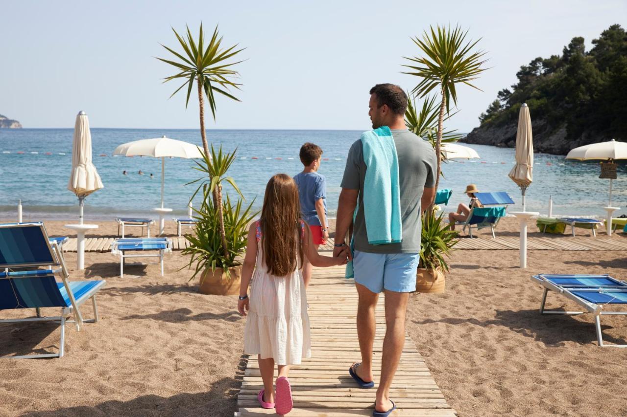 Iberostar Waves Bellevue 4*