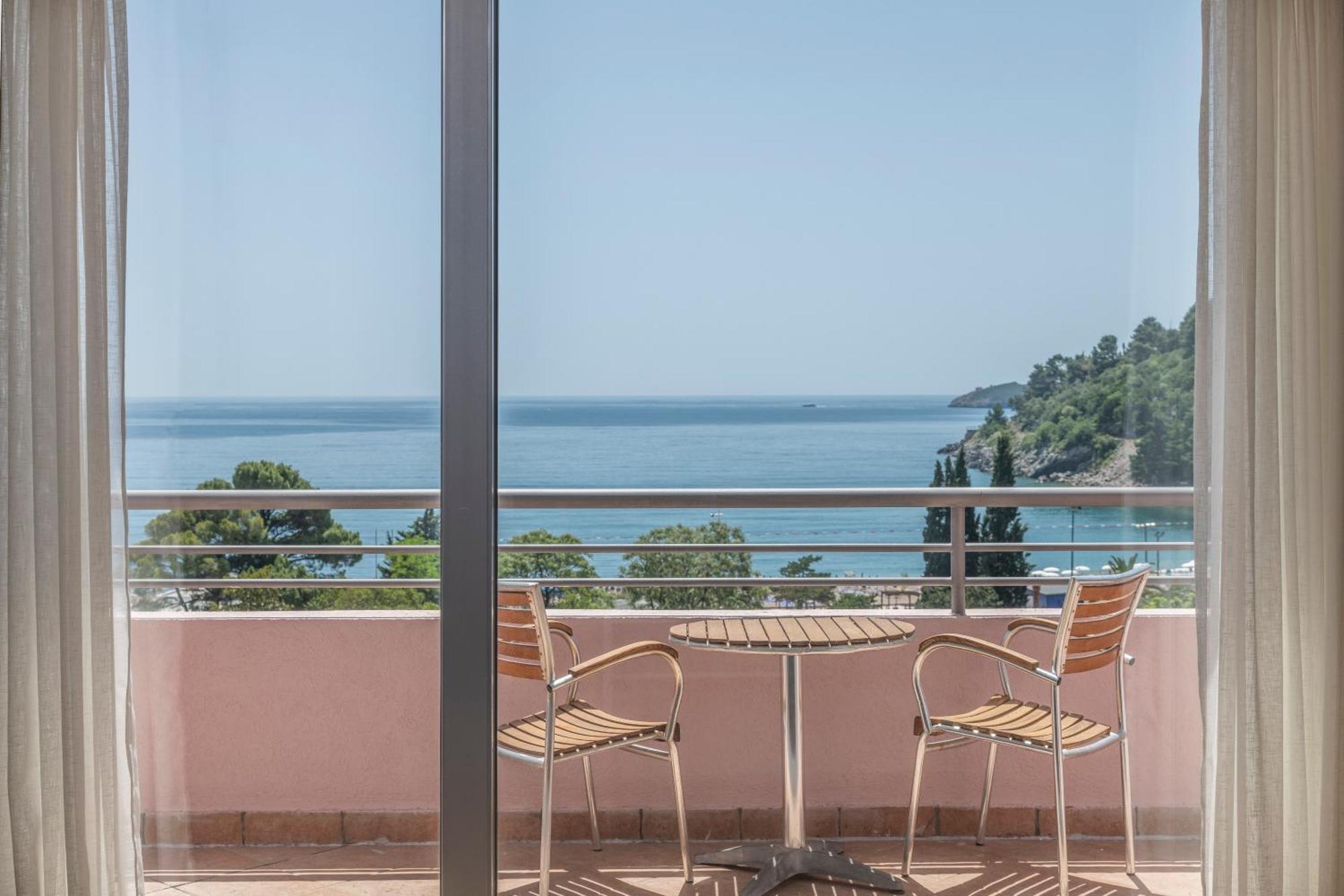 Iberostar Waves Bellevue Отель